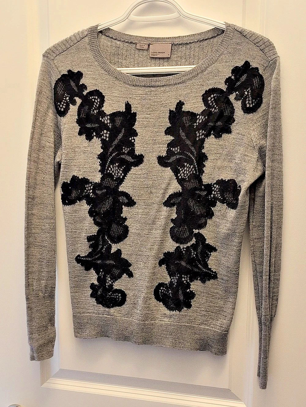 Vero Moda Floral Lace Sweater Gray & Black Size Medium Like New